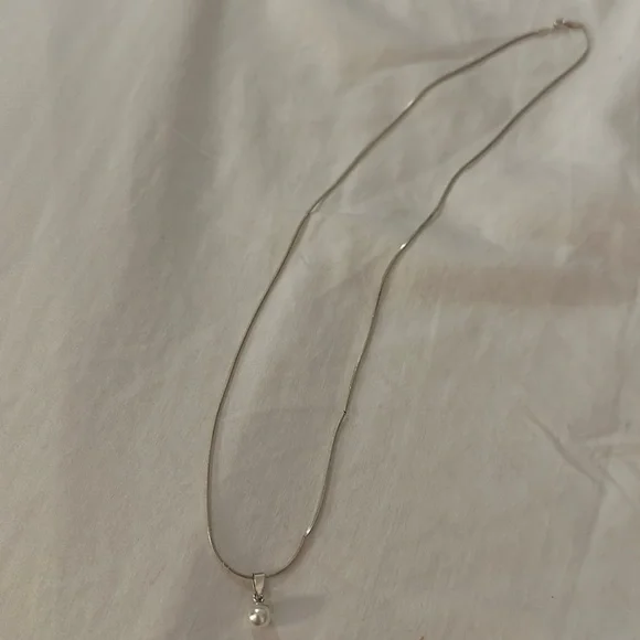 *🛒 FREE WITH PURCHASE* Pearl pendant silver chain necklace - Picture 4 of 15